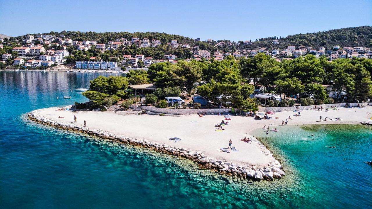 Kamp Rozac Hotel Trogir Exterior foto