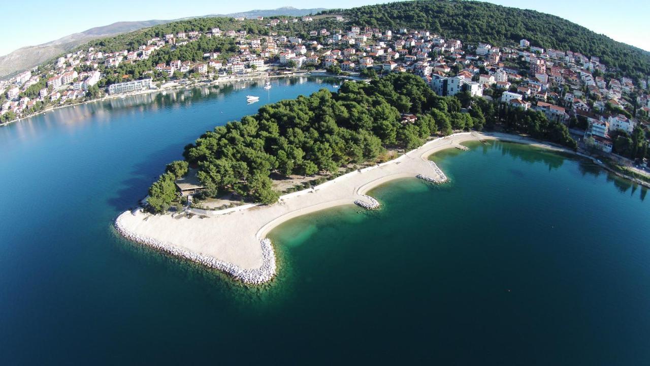 Kamp Rozac Hotel Trogir Exterior foto